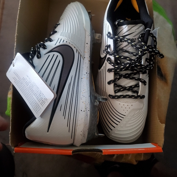 NIKE Mens 7.5/Women's metal cleats Iridescent swoosh - Picture 6 of 7